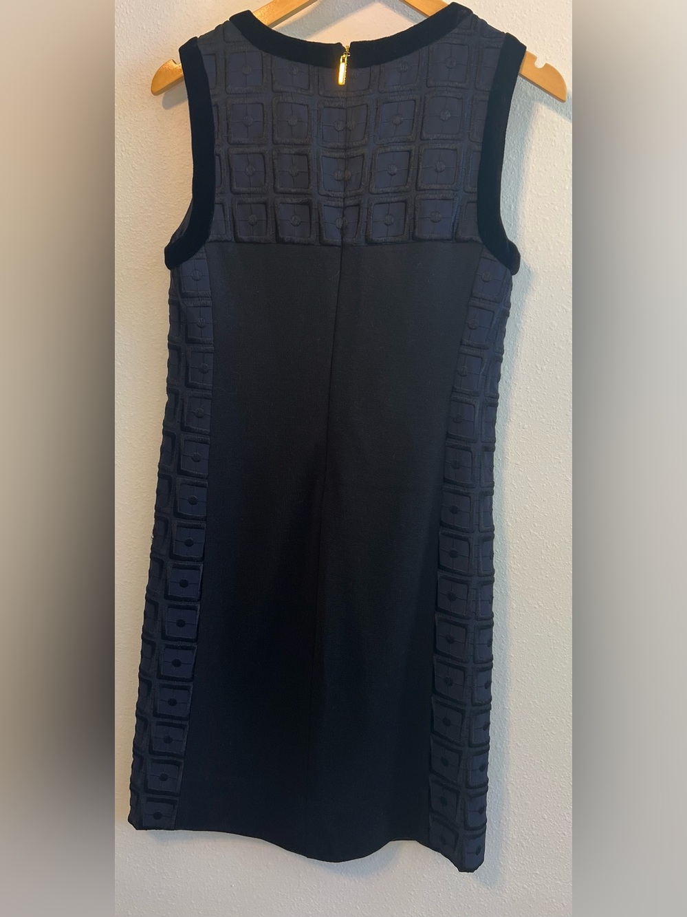 Tory Burch Black Sleeveless Shift Dress with Textured Neckline - Picture 4 of 7
